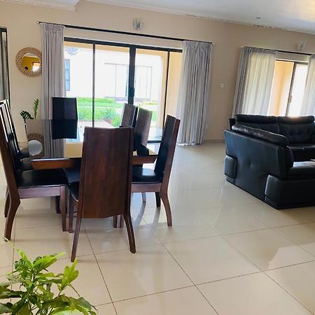 Styled Bed And Breakfast Palapye エクステリア 写真